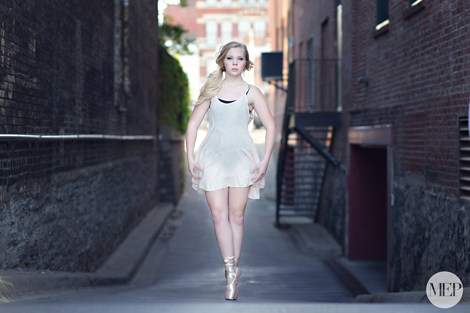 Minnetonka Senior picture photographer with ballet dancer