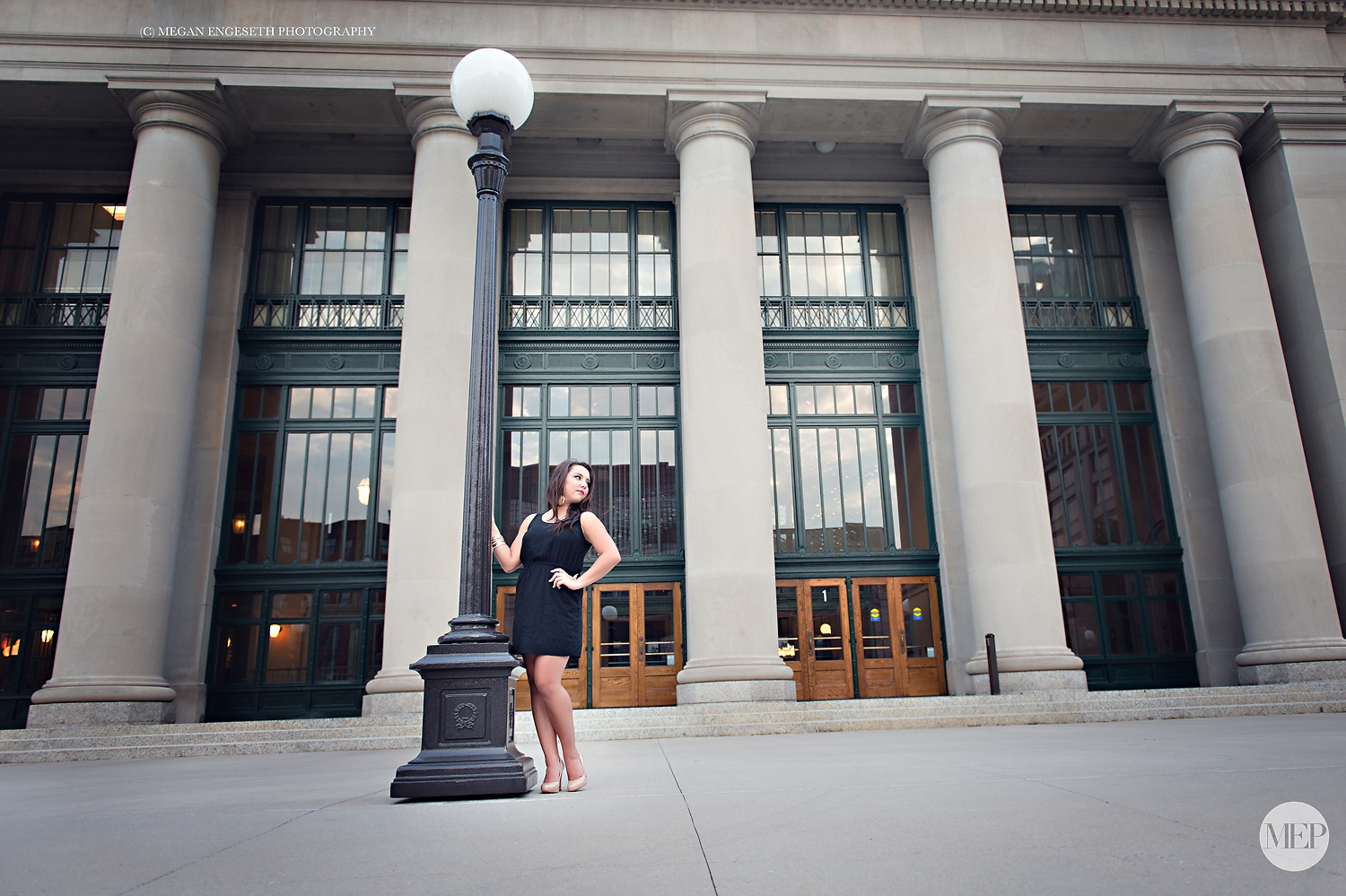 Artistic senior pictures in Minneapolis MN