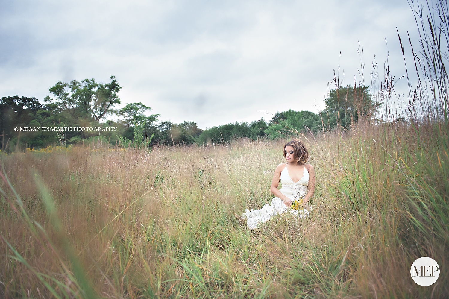 Boho Senior Pictures in Field Lakeville MN photographer1