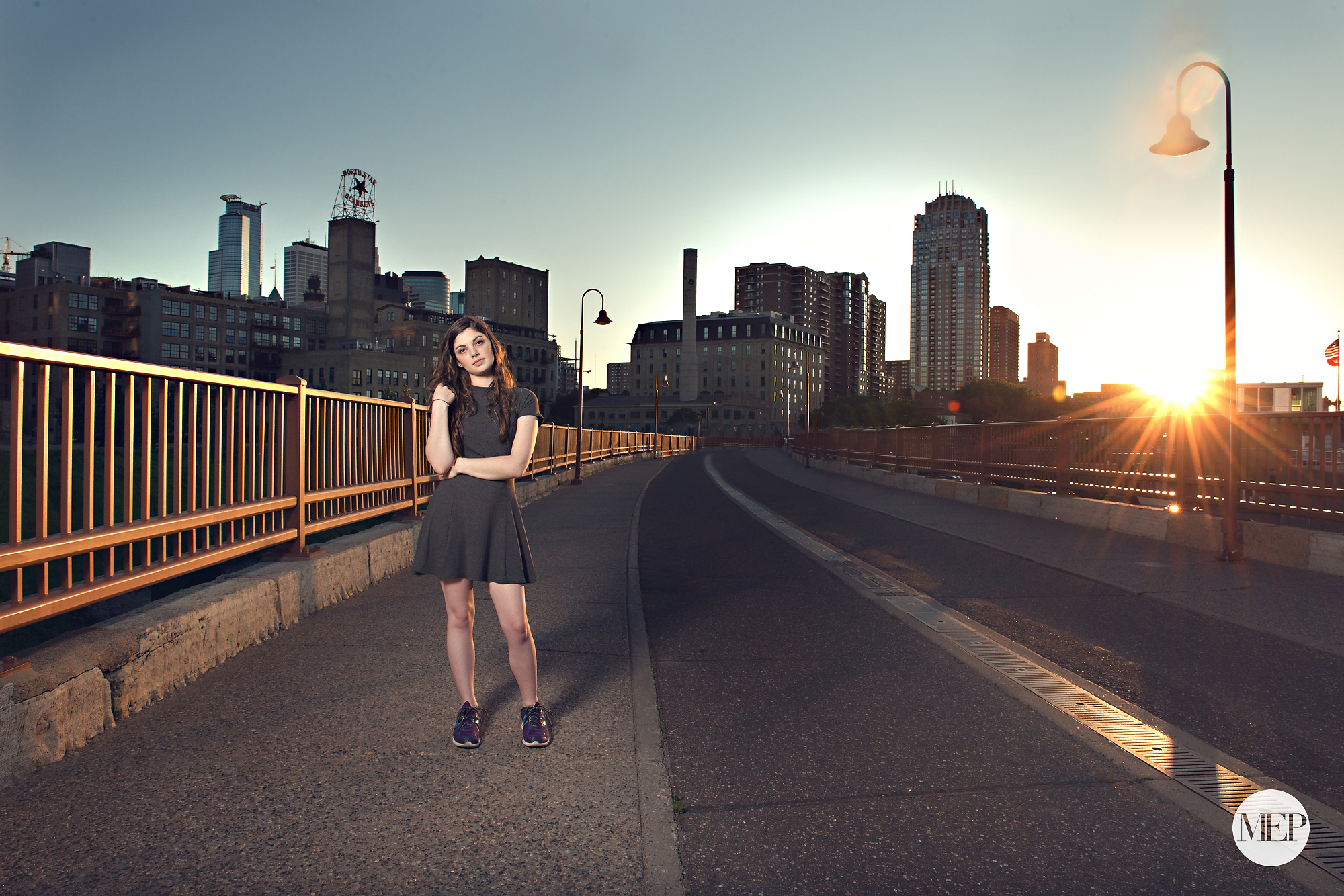 Stone arch bridge senior picture photographer in minneapolis MN