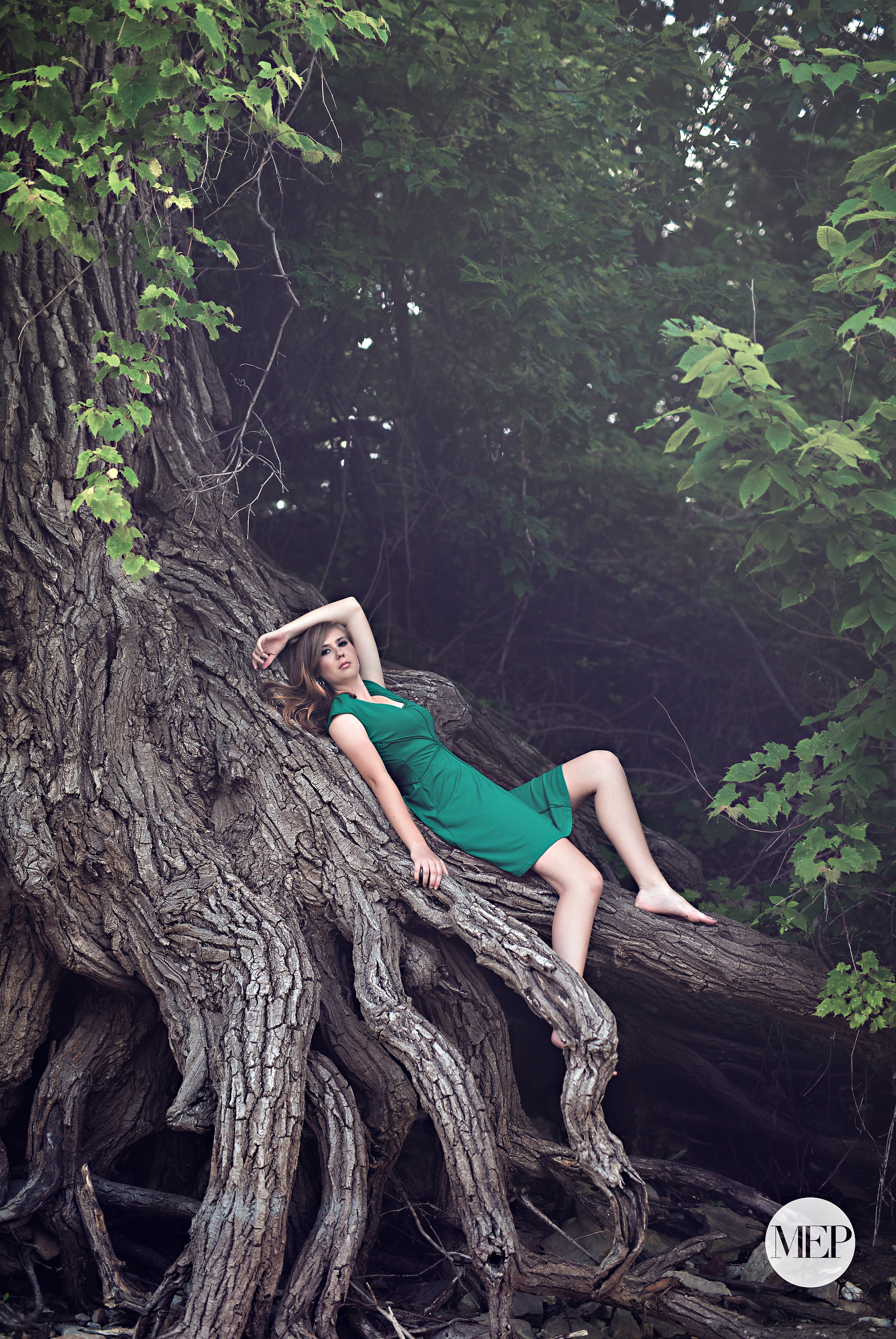 Unique-Modern-Forest-Senior-Pictures-St.-Paul-Minneapolis-Minnesota