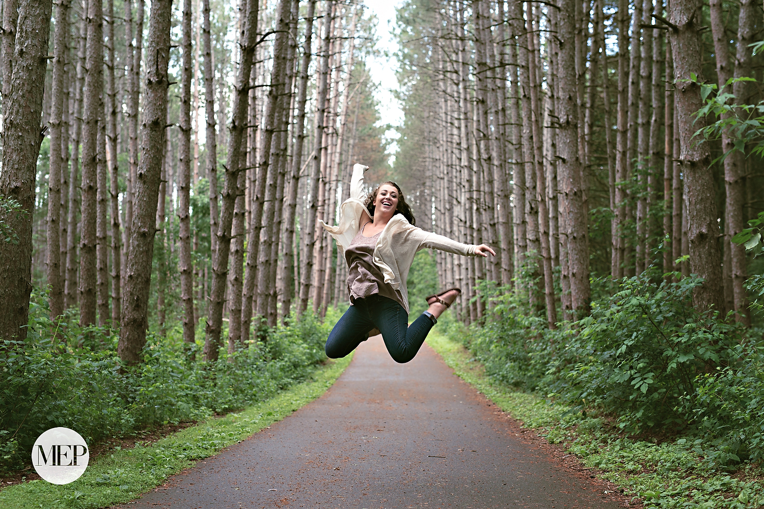 Dance-senior-pictures-field-and-water-photographer