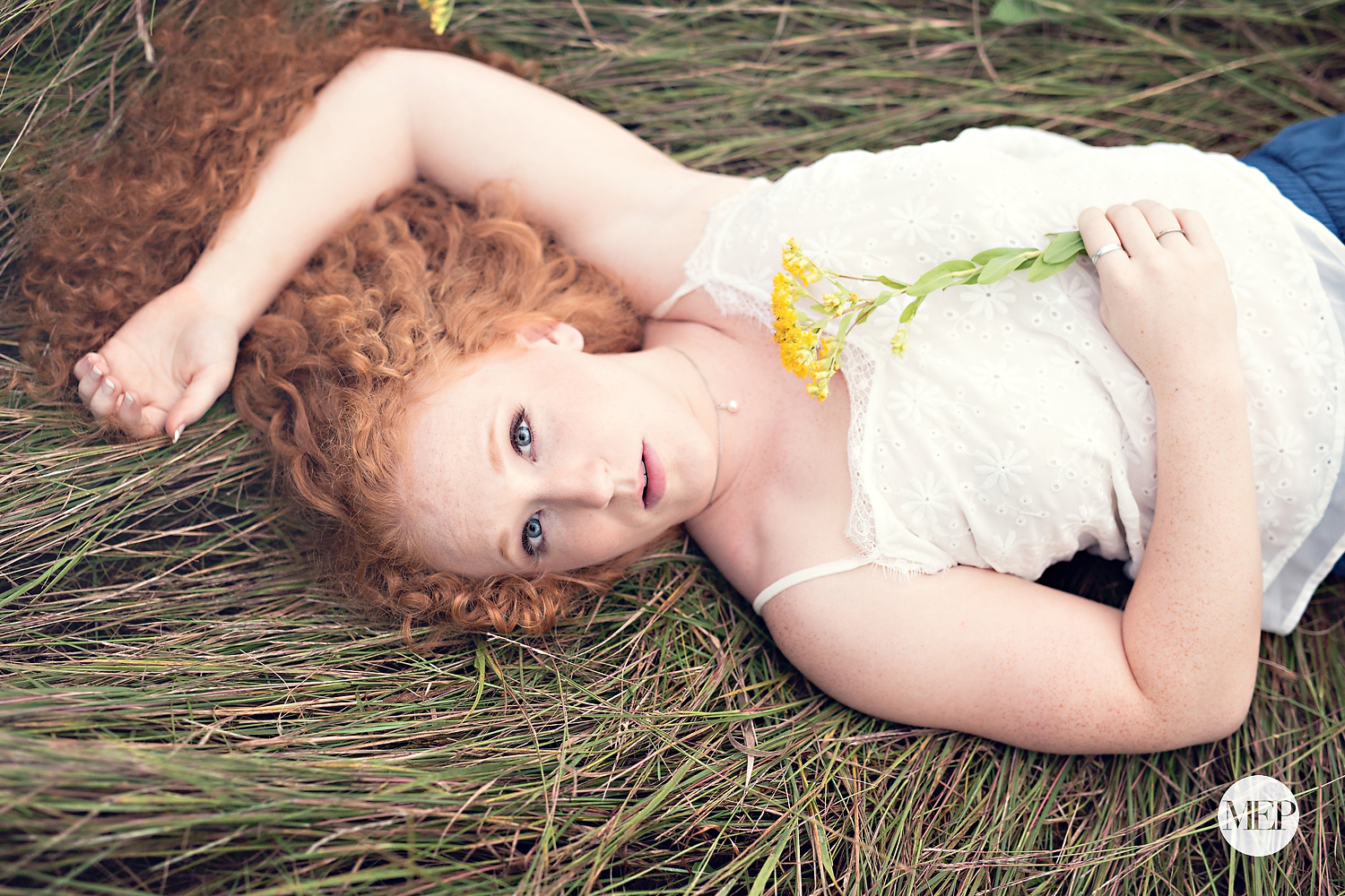 boho field senior portraits Minnesota Photographer 1