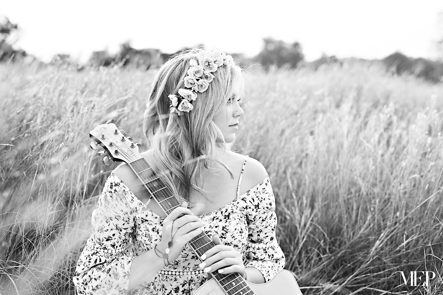 Guitar-Bohemian-Style-White-dress-field-Senior-portrait-Photographer-Minnesota