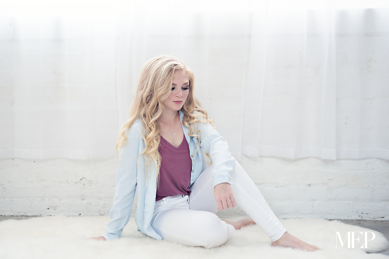 whimsical-creative-fashion-senior-pictures-in-Minnesota-minneapolis