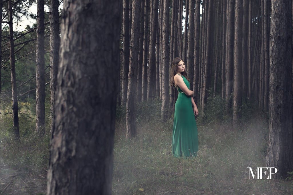 the-best-Senior-portrait-photographer-in-minnesota-minneapolis-nature-dramatic